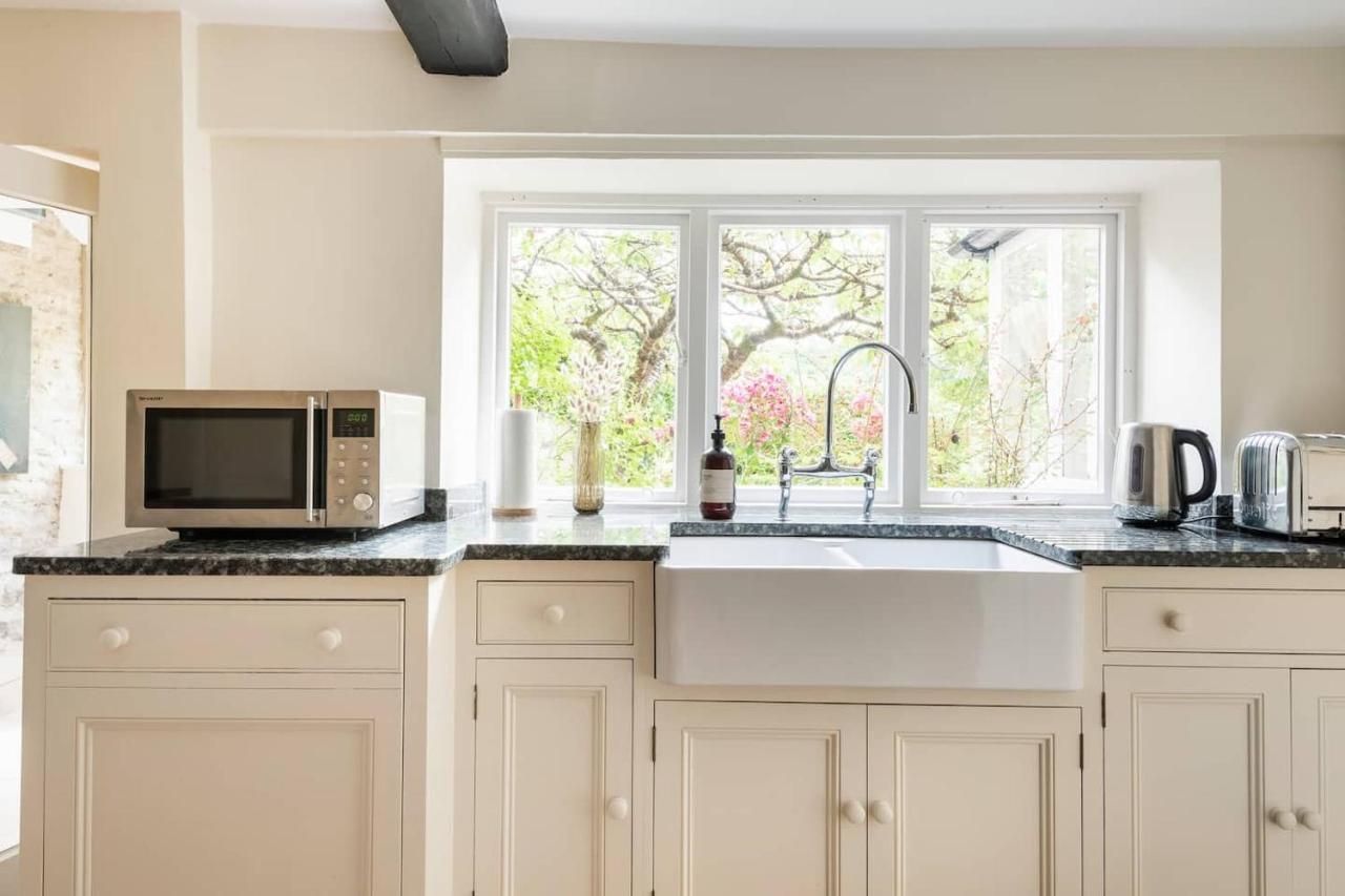 Architect Designed Cosy Cotswold Stone Cottage Quenington Buitenkant foto