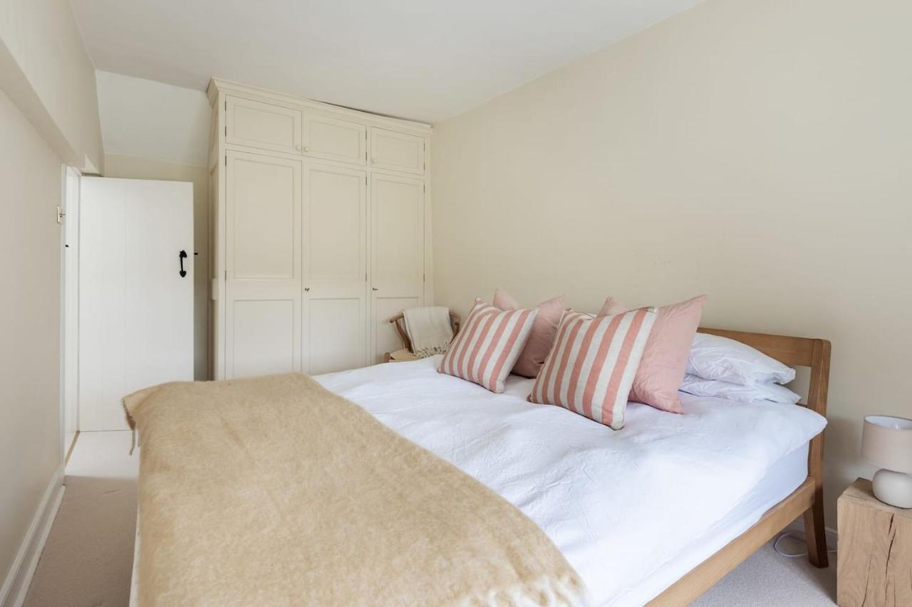 Architect Designed Cosy Cotswold Stone Cottage Quenington Buitenkant foto