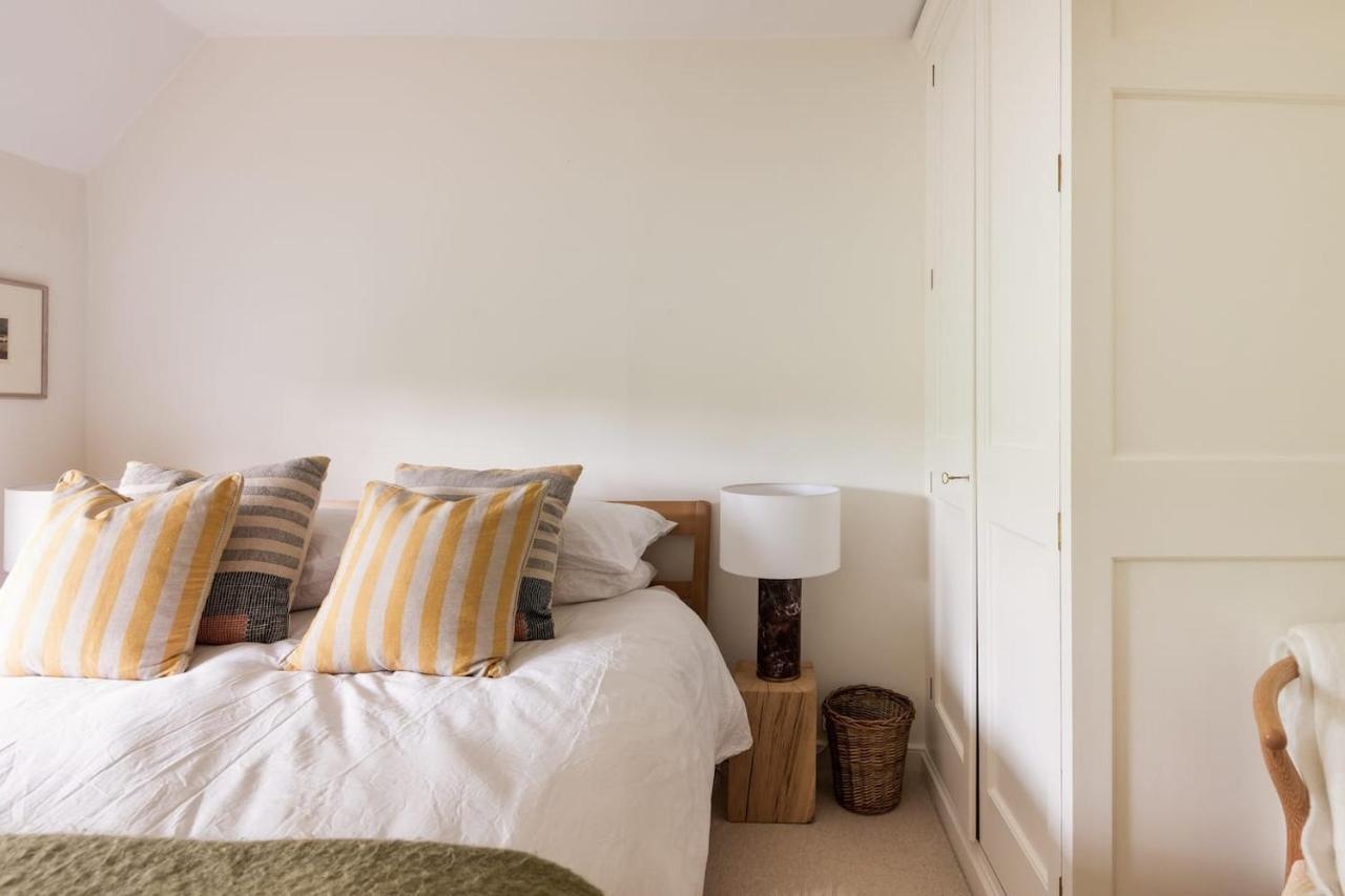 Architect Designed Cosy Cotswold Stone Cottage Quenington Buitenkant foto